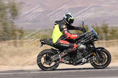 media/Dec-04-2025-Racers Edge (Thu) [[5ebc9f124d]]/3-B Group/5-Session 2 Turn 2 inside Speed Pans/